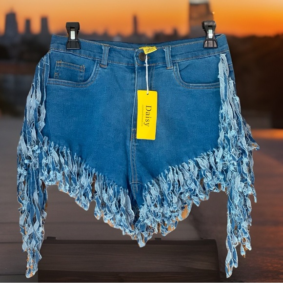Daisy Sz S Boho Western Stretch Medium Wash Fringe Denim Jean Shorts NWT - Picture 2 of 5